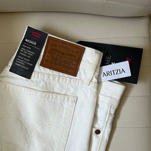 Women’s Levi’s BNWT Wedgie Straight White Distressed Denim